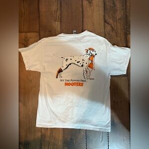 Mens Hooters White Dog Graphic T-Shirt size Large